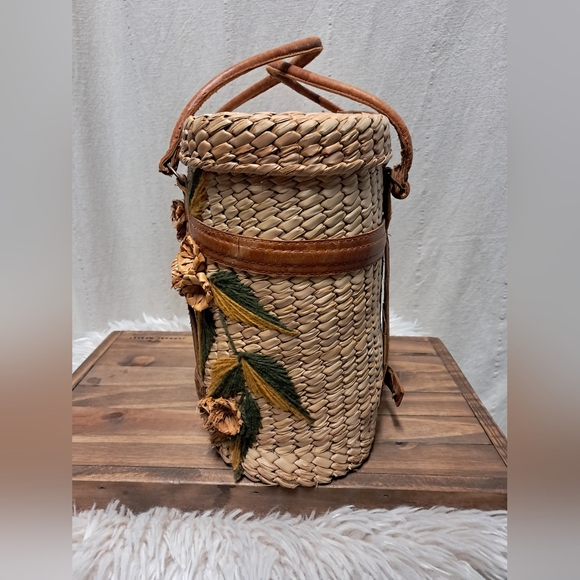 Handwoven Picnic Basket - Picture 6 of 8